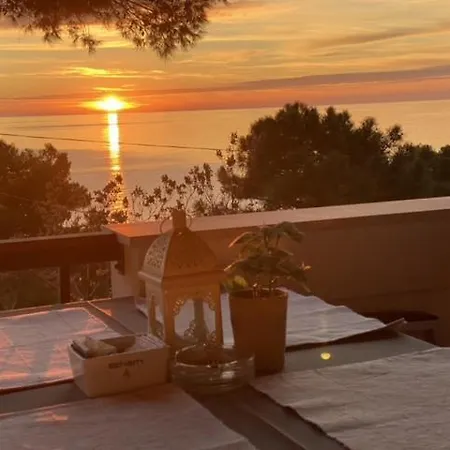 D Restaurant & Private Beach מלון 4*