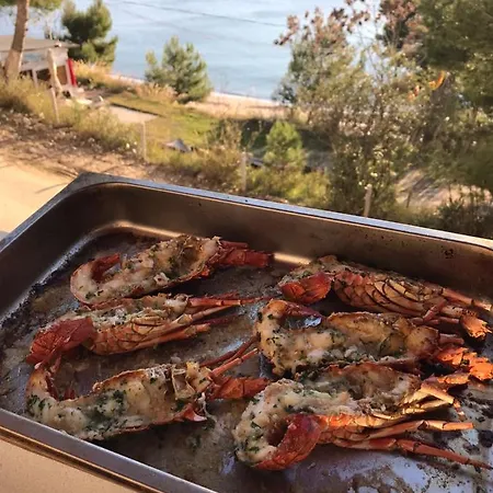 מלון D Restaurant & Private Beach 4*